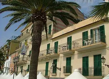 Hotel Danio Lungomare Alassio 3*,  İtalya